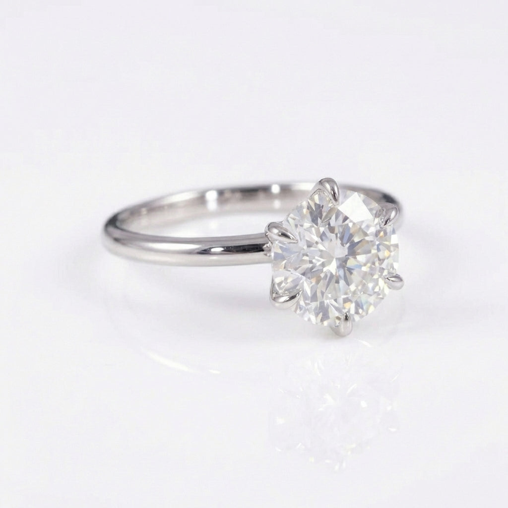 "Comet" round cut ring